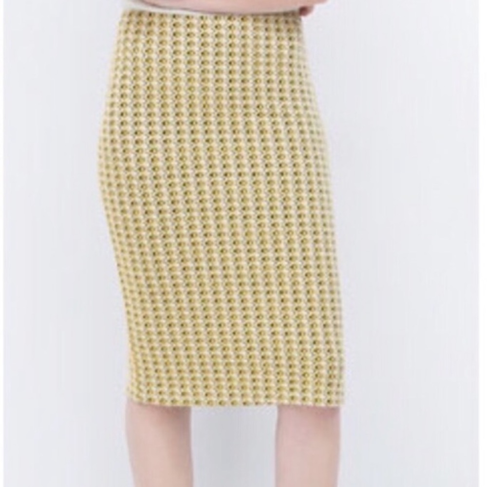 Sold: Zara printed yellow skirt Sz Medium - Picture 3 of 10